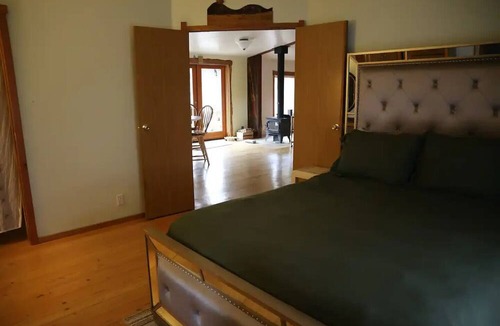Philomath House | Oregon Country Setting close to town. Large covered Decks!