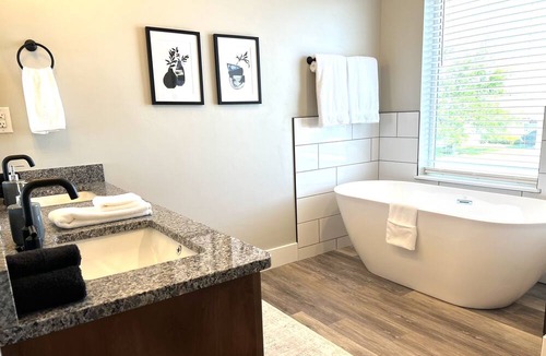 Ammon House | Brand New Ammon 4 Bedroom Townhouse--Clean and Fresh linens, Stocked Kitchen