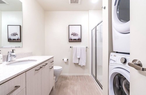 Mercer Island Apartment | Chic Mercer island Urban Bedrooms w/ Gym & Roof deck