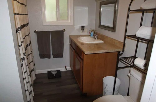 Yelm House | Lake Lawrence Cozy Cabin Getaway!