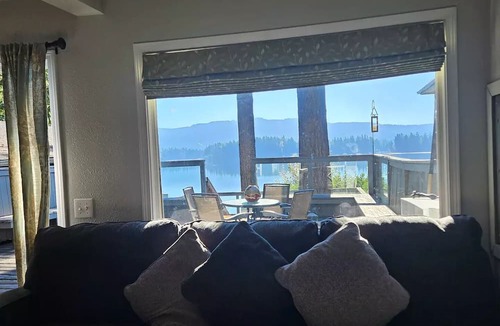 Yelm House | Lake Lawrence Cozy Cabin Getaway!