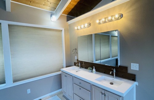 Bonney Lake House | Lake Tapps Events House on the Bankers Island with Dock and Boat Launch