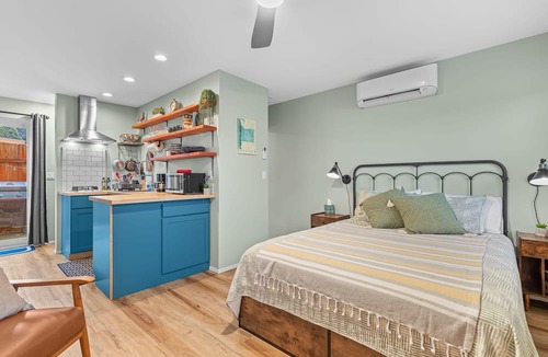 Grants Pass Apartment | New Grants Pass Cottage Walk to Historic Downtown!