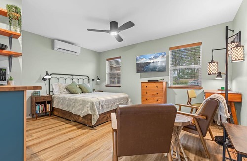 Grants Pass Apartment | New Grants Pass Cottage Walk to Historic Downtown!