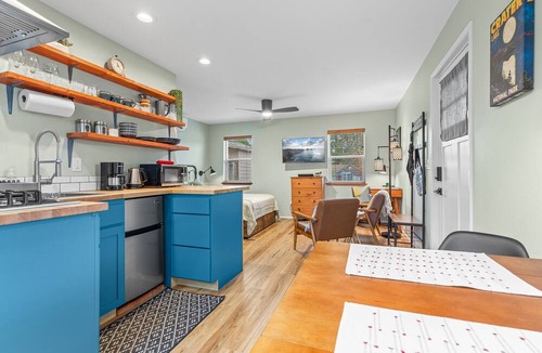 Grants Pass Apartment | New Grants Pass Cottage Walk to Historic Downtown!