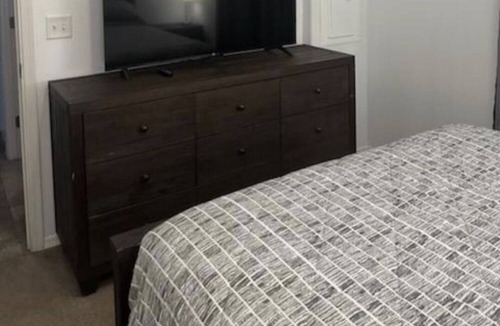Redwood Cottage | Cozy cottage in country setting close to town, amenities and Rogue College.