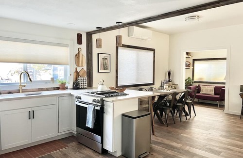 Old Bend Cottage | Modern Downtown Cottage, 100+mbps Wifi, A/C, Walk Everywhere