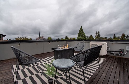 Crown Hill House | Modern 3 Bedroom Townhouse w/Private Rooftop