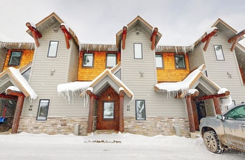 Saddle Ridge House | Spacious ski-in/ski-out townhome located in Moonlight Basin with private hot tub