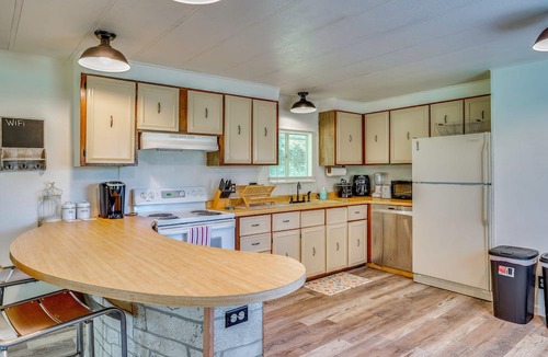 McKenna House | Stunning View! Peaceful Family Home w/Yard in Roy