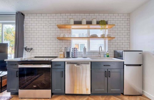 Woodstock Apartment | The Perfect Flat ~ Vintage Shops & Reed College
