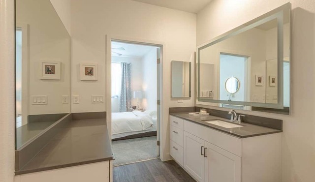 Private apartment, full amenities in the Eagle/Meridian/Star foothills.