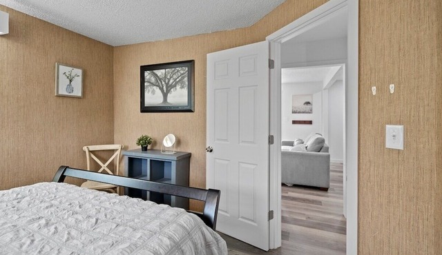 Peach Street Super Suite