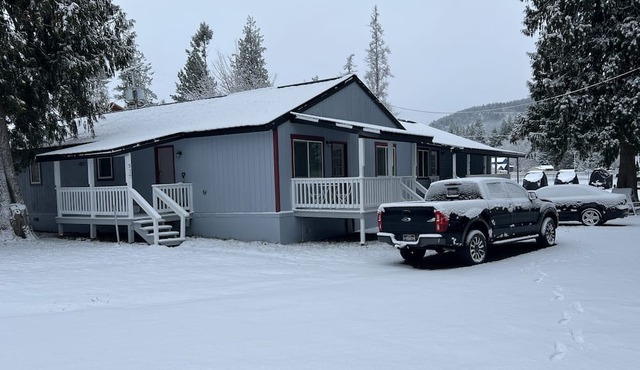 Apartment with a Mountain View 517