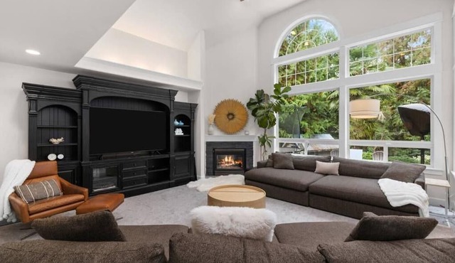Open & Spacious Traditional Home