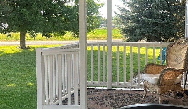 Country home w/hot tub near Sawtooth Mtns & Snake River Canyon