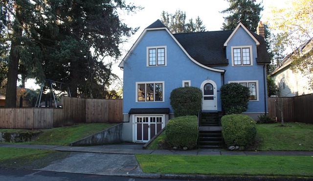 Beautiful Tudor style furnished mid term rental available Nov 30th - Feb 29