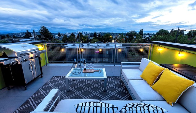 Modern Designer 3BR w/City & Mt Rainier View