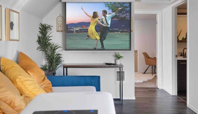 Centralia Theater Apt w/Projector | Sleeps 4