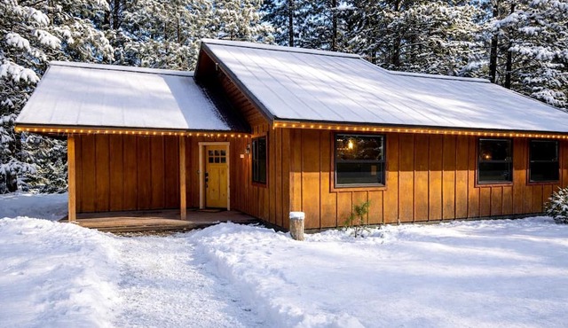 Riverfront River Song Cabin Leavenworth Washington Riverside Retreat